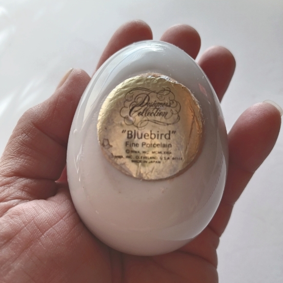 Designs Collection Fine Porcelain Egg "Blue Birds under Umbrella" Made in Japan - Picture 2 of 3